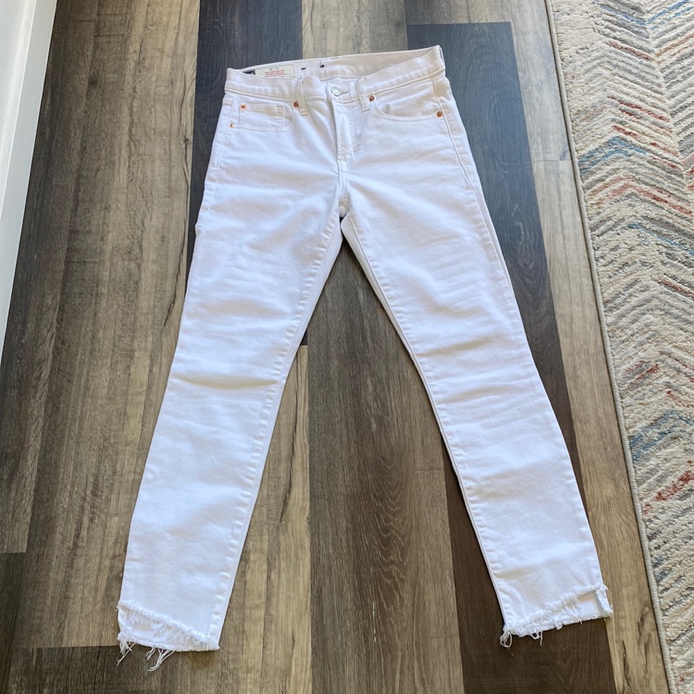 GAP White True Skinny Mid Rise jeans